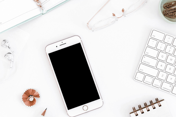 blogger outreach - smartphone, notepad and keyboard